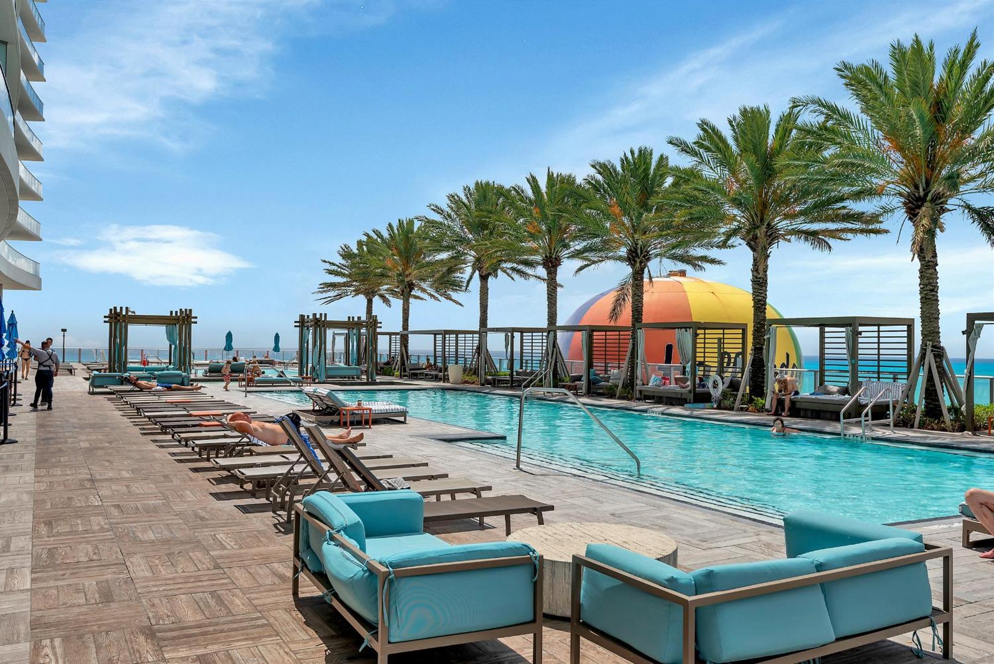 203-1Br/1Ba At The Beach Gem! Lux Amenities! Hollywood Eksteriør bilde