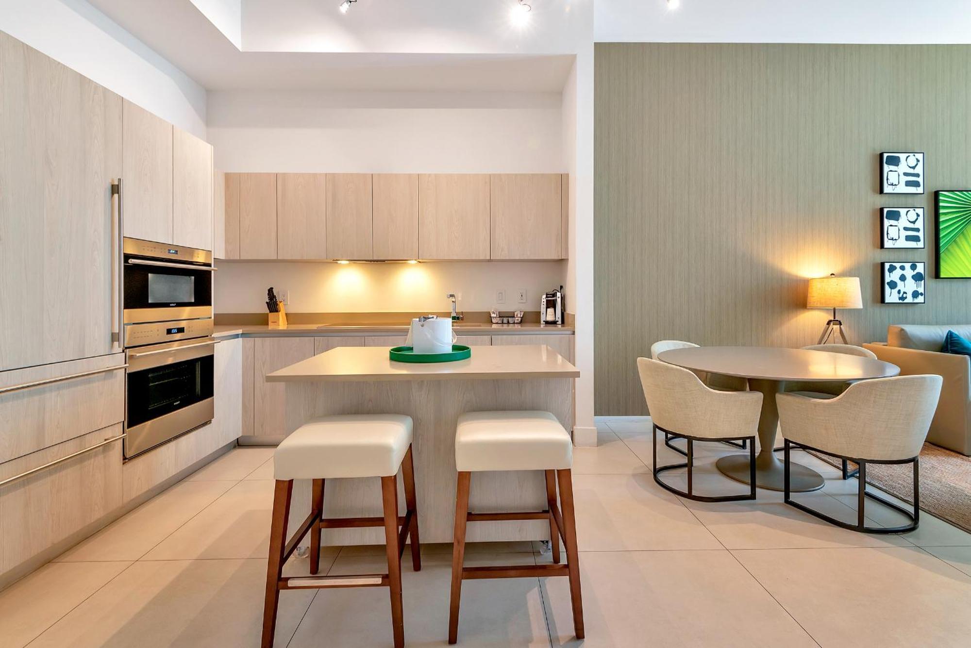 203-1Br/1Ba At The Beach Gem! Lux Amenities! Hollywood Eksteriør bilde