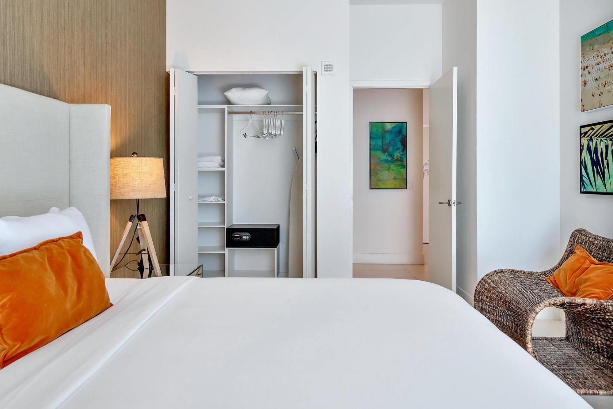 203-1Br/1Ba At The Beach Gem! Lux Amenities! Hollywood Eksteriør bilde