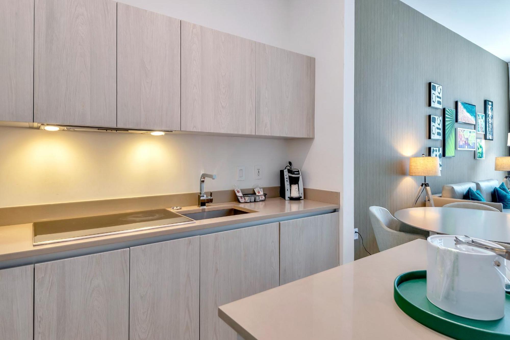 203-1Br/1Ba At The Beach Gem! Lux Amenities! Hollywood Eksteriør bilde