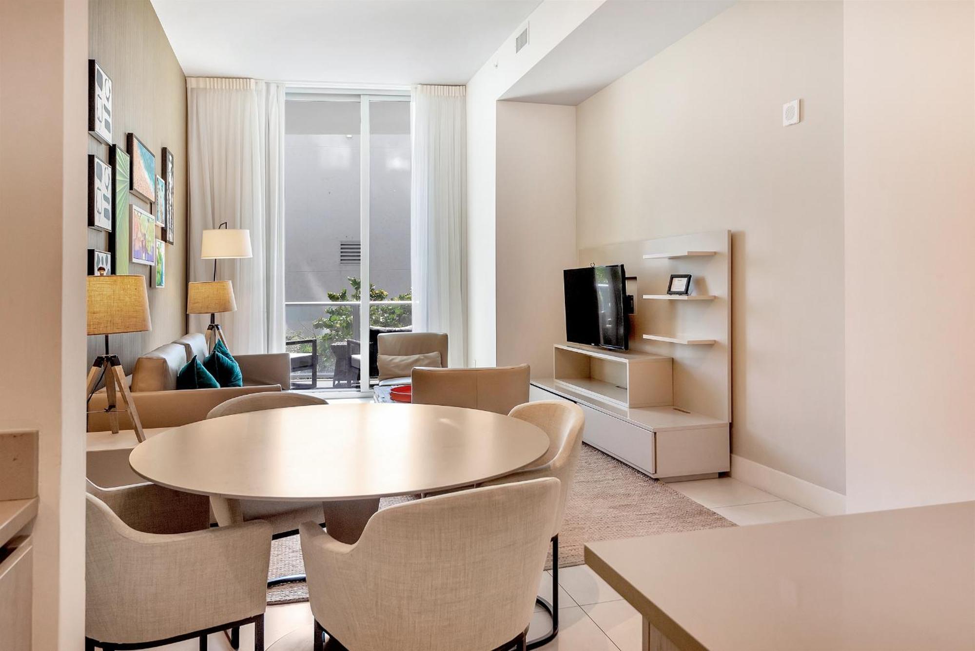 203-1Br/1Ba At The Beach Gem! Lux Amenities! Hollywood Eksteriør bilde