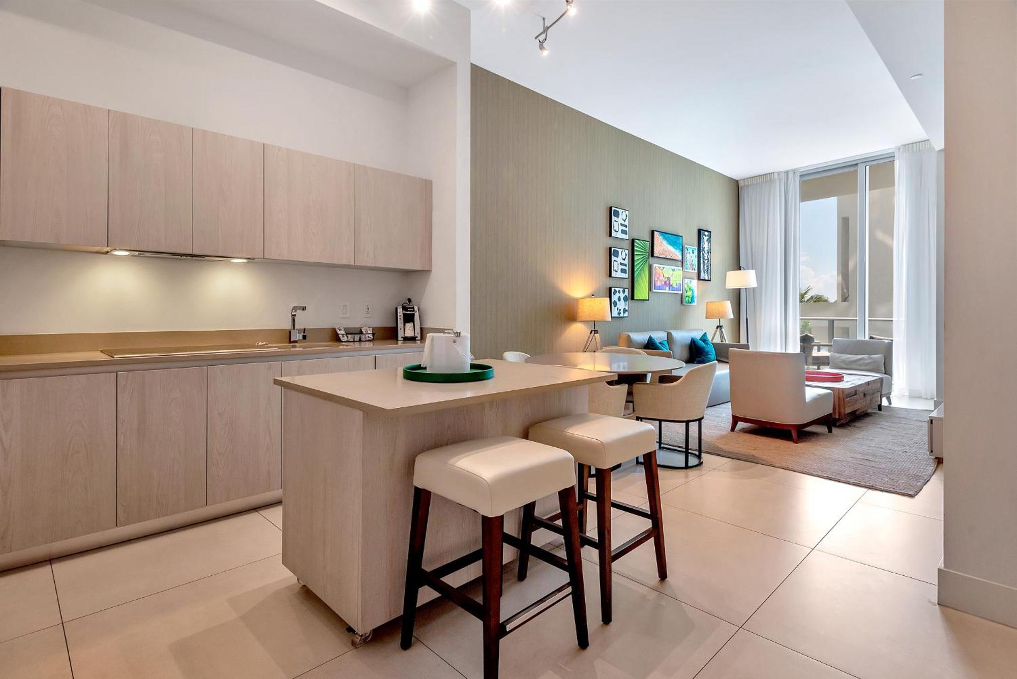 203-1Br/1Ba At The Beach Gem! Lux Amenities! Hollywood Eksteriør bilde