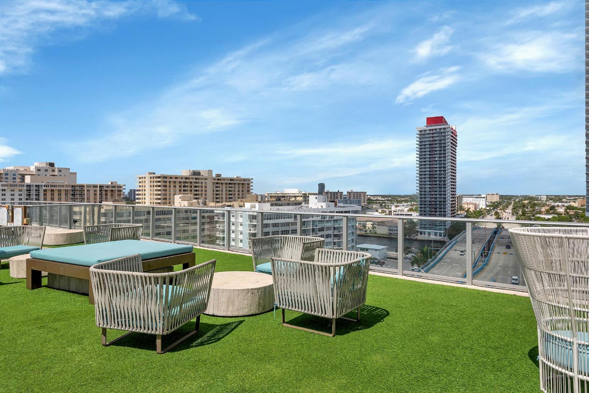 203-1Br/1Ba At The Beach Gem! Lux Amenities! Hollywood Eksteriør bilde