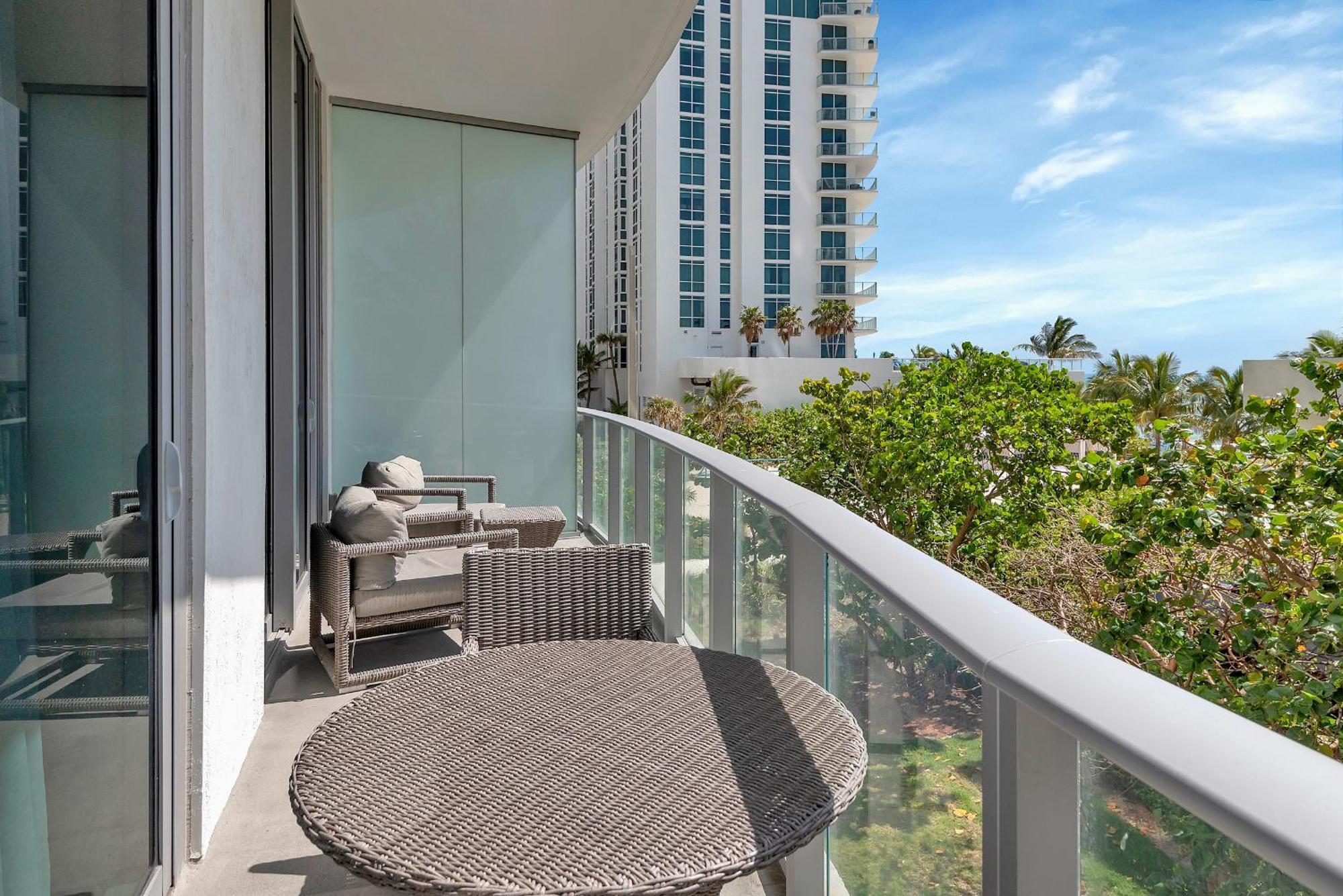 203-1Br/1Ba At The Beach Gem! Lux Amenities! Hollywood Eksteriør bilde
