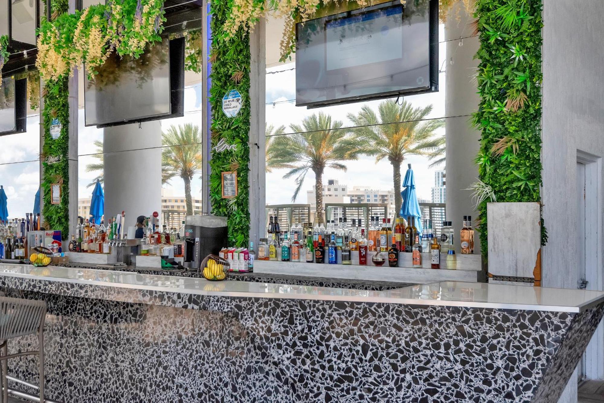 203-1Br/1Ba At The Beach Gem! Lux Amenities! Hollywood Eksteriør bilde